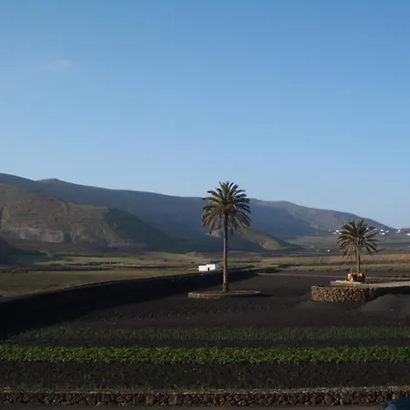 Doble Con Bb, Vista A Volcan En Yaiza アパート