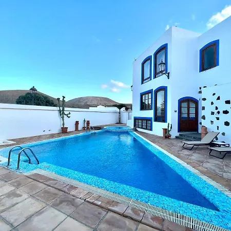 Apartamento Doble Con Terraza O Balcon, Bb, Wifi Vista A Volcán En Yaiza